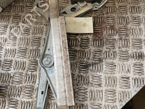 Used Front left window mechanism Front left window mechanism MERCEDES-BENZ C-CLASS T-Model (S202) C 200 T CDI (202.194) (102 hp) 33966980 33966980