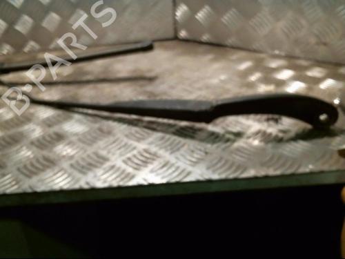 Used Front windshield wiper arm RENAULT MEGANE II (BM0/1_, CM0/1_) 1.9 dCi (BM0G, CM0G) (120 hp) 20991729