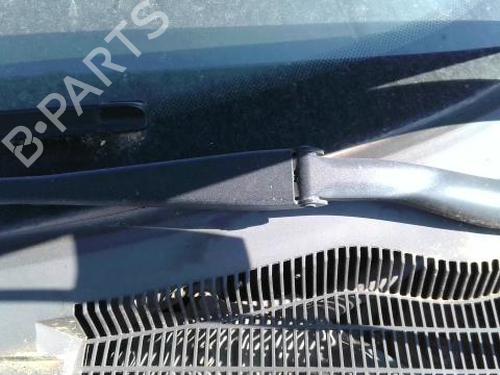 Used Front windshield wiper arm FIAT GRANDE PUNTO (199_) 1.4 (199AXB11, 199AXB1A, 199BXB1A, 199AXL1A) (77 hp) 26902058