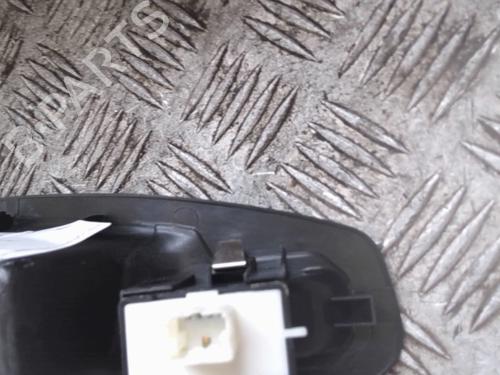 Used Right rear window switch Right rear window switch FIAT 500X (334_) 1.4 (334AXC1B, 334AXC11) (140 hp) 23799940 23799940