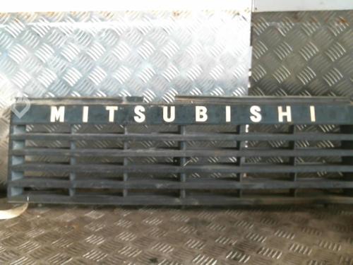 Used Grille MITSUBISHI PAJERO I (L04_G, L14_G) 2.5 TD (L044G, L049G) (95 hp) 22037736