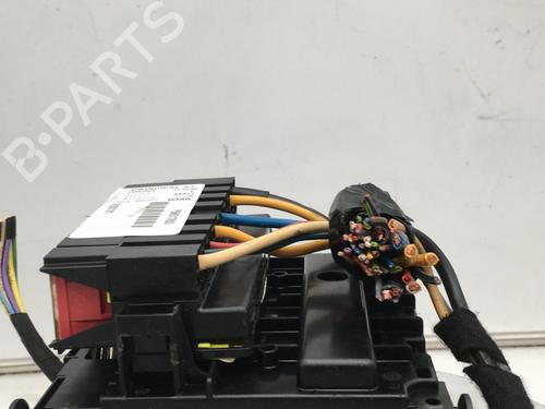 Used Fuse box Fuse box 33650614 33650614