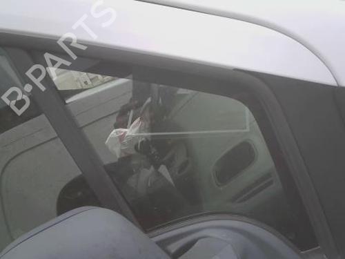 front-right-quarter-glass-peugeot-rifter-2018-38477640 main image