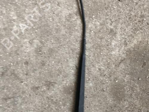 front-windshield-wiper-arm-renault-clio-iii-br01-cr01-2005-2006-2007-2008-2009-2010-2011-2012-2013-2014-33848249 main image
