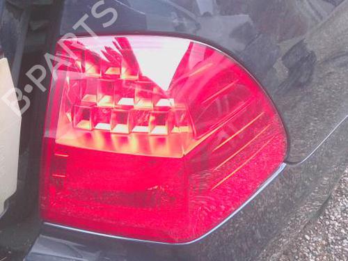 Feu arrière droit BMW 3 Touring (E91) 318 d (136 hp) 31718120