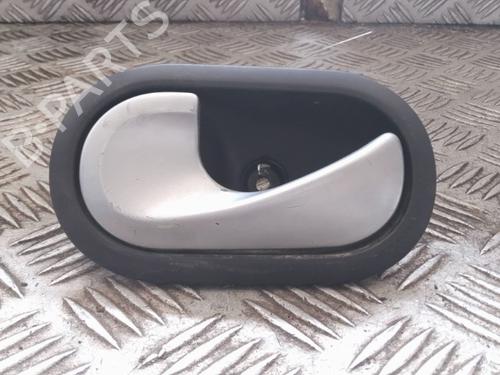 Used Front left interior door handle RENAULT CLIO III (BR0/1, CR0/1) 1.5 dCi (C/BR0G, C/BR1G) (68 hp) 25258631