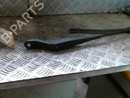Used Front windshield wiper arm RENAULT TWINGO II (CN0_) 1.2 16V (CN04, CN0B) (75 hp) 25259299