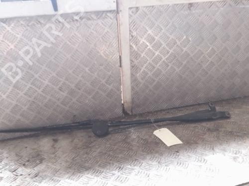 Used Front windshield wiper arm RENAULT TWINGO I (C06_) 1.2 (C066, C068) (58 hp) 24589084