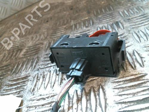Used Warning switch Warning switch RENAULT TWINGO III (BCM_, BCA_) 0.9 TCe 90 (BCM9, BCM2) (90 hp) 20998550 20998550