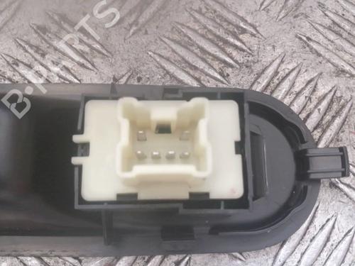 Right front window switch RENAULT TWINGO III (BCM_, BCA_) 0.9 TCe 90 (BCM9, BCM2) | BP28622492I26