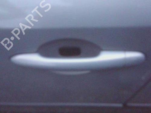 Venstre fortil udvendigt håndtag RENAULT LAGUNA II (BG0/1_) 1.9 dCi (BG1A, BG1W, BG0G) (110 hp) 30941862