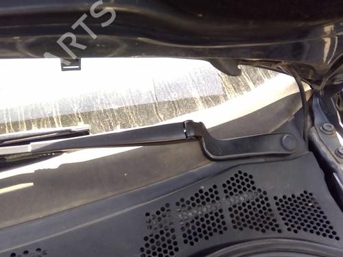 Used Front windshield wiper arm VW POLO (6N2) 1.4 16V (75 hp) 26430464