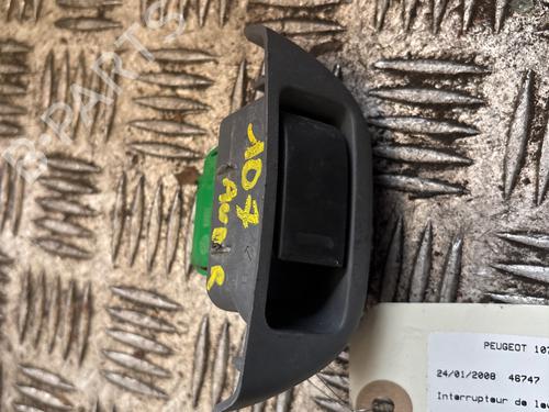 Used Right front window switch Right front window switch 30677379 30677379
