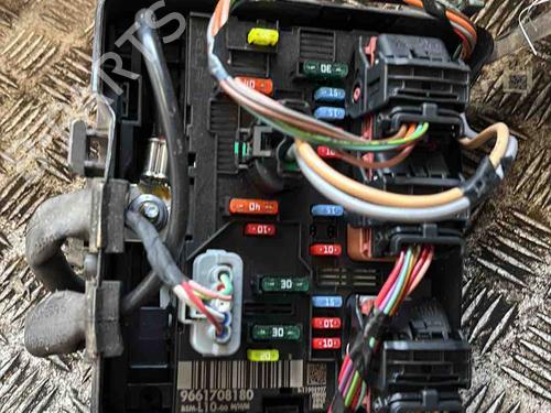 Used Fuse box Fuse box 34394340 34394340