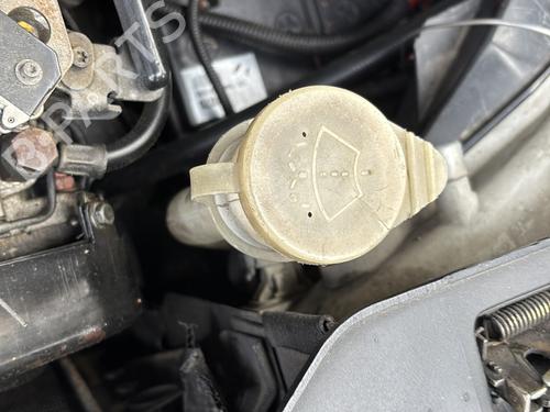 Used Windscreen washer tank RENAULT ESPACE II (J/S63_) 2.1 TD (J633, J634, J/S635, J/S63D) (88 hp) 26527483