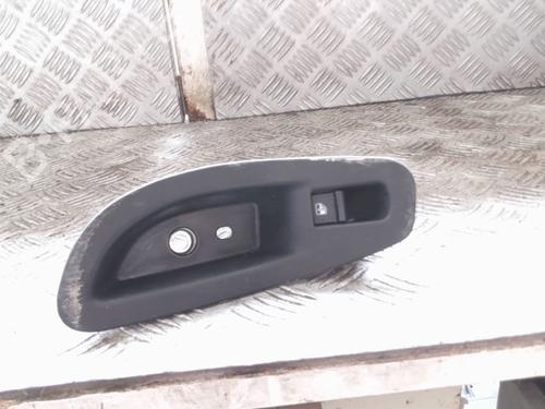 right-rear-window-switch-fiat-500x-334_-2014-23800617 main image