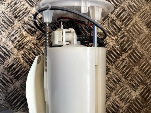 Used Fuel pump Fuel pump RENAULT TWINGO III (BCM_, BCA_) 0.9 TCe 90 (BCM9, BCM2) (90 hp) 28622538 28622538