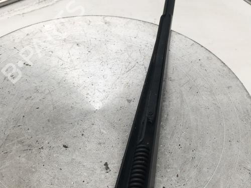 Used Front windshield wiper arm Front windshield wiper arm 32259405 32259405