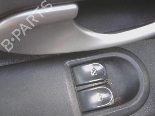 Used Switch RENAULT CLIO III (BR0/1, CR0/1) 1.2 16V (BR02, BR0J, BR11, CR02, CR0J, CR11) (75 hp) 30409583