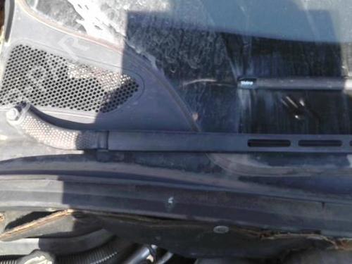 Used Front windshield wiper arm PEUGEOT 307 (3A/C) 1.4 16V (88 hp) 27172486
