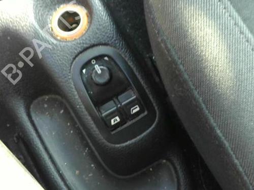 Used Switch PEUGEOT 206 Hatchback (2A/C) 1.4 i (75 hp) 27207507