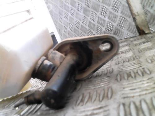 Brake master cylinder SUZUKI SAMURAI Closed Off-Road Vehicle (SJ_) 1.3 All-wheel Drive (SJ413) | BP22038600M77 