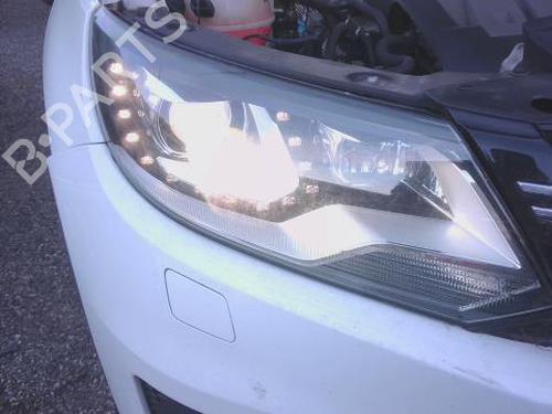 Højre forlygte VW TIGUAN (5N_) 2.0 TDI (140 hp) 30645419