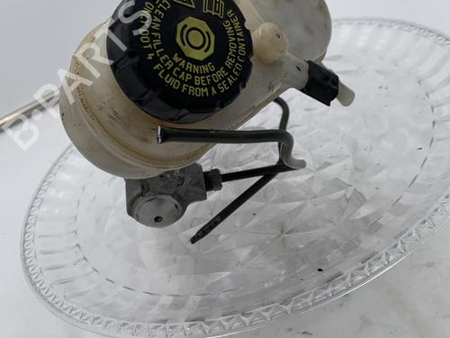 Used Brake master cylinder RENAULT TWINGO II (CN0_) 1.2 16V (CN04, CN0B) (75 hp) 28949511