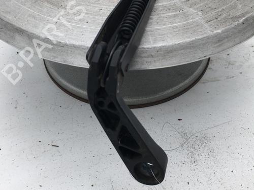 Used Front windshield wiper arm Front windshield wiper arm VW GOLF III Cabriolet (1E7) 1.6 (101 hp) 32185836 32185836