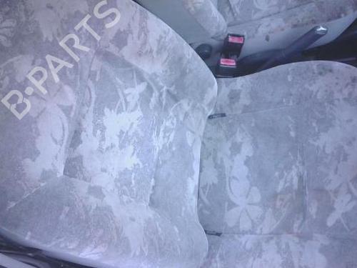 Sedile anteriore destro RENAULT TWINGO II (CN0_) 1.5 dCi (CN0E) (64 hp) 30572387