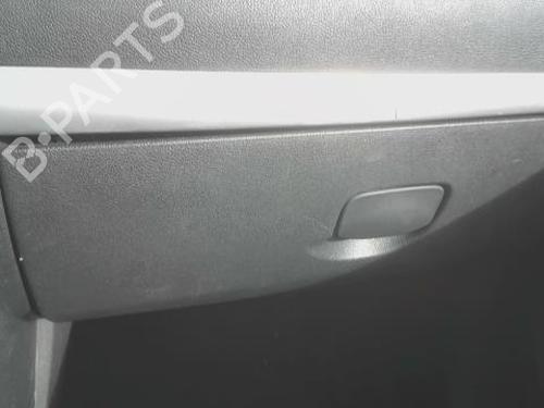 Guantera RENAULT CLIO III (BR0/1, CR0/1) 1.2 16V (BR02, BR0J, BR11, CR02, CR0J, CR11) (75 hp) 32982094