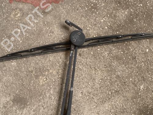 Used Front windshield wiper arm Front windshield wiper arm 33025556 33025556