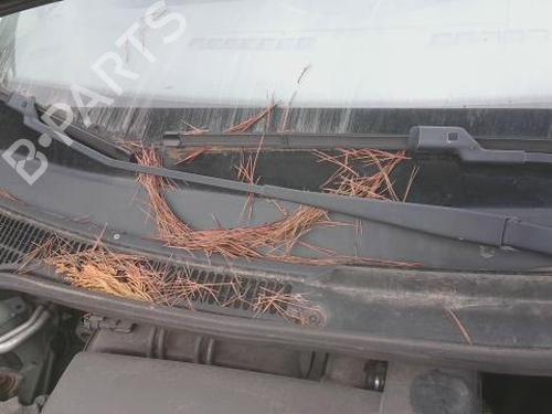 Used Front windshield wiper arm RENAULT TWINGO II (CN0_) 1.2 16V (CN04, CN0B) (75 hp) 28580665