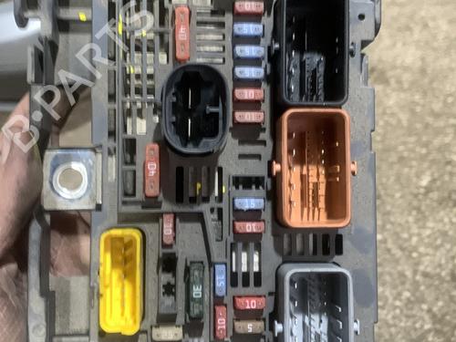 Boîte à Fusibles CITROËN BERLINGO MULTISPACE (B9) 1.6 HDi 110 (109 hp) 31858425