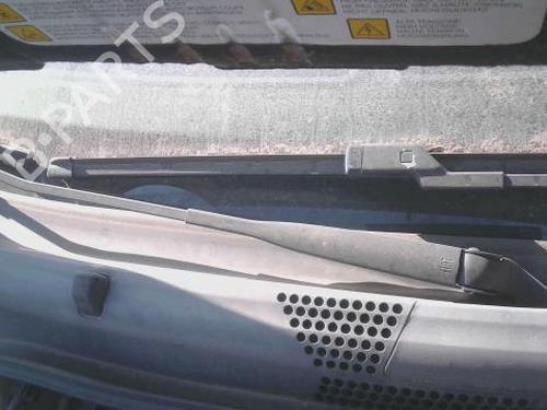 Used Front windshield wiper arm FIAT 500 (312_) 1.2 (312AXA1A) (69 hp) 28094166