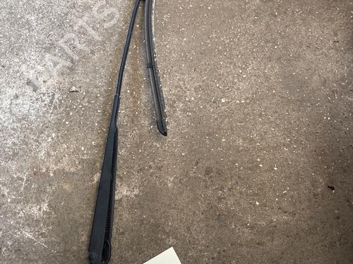 front-windshield-wiper-arm-renault-clio-iii-br01-cr01-2005-2006-2007-2008-2009-2010-2011-2012-2013-2014-34530814 main image