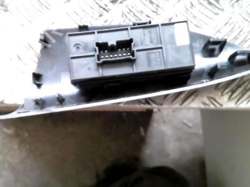 Used Right front window switch Right front window switch NISSAN JUKE (F15) 1.2 DIG-T (115 hp) 21517315 21517315