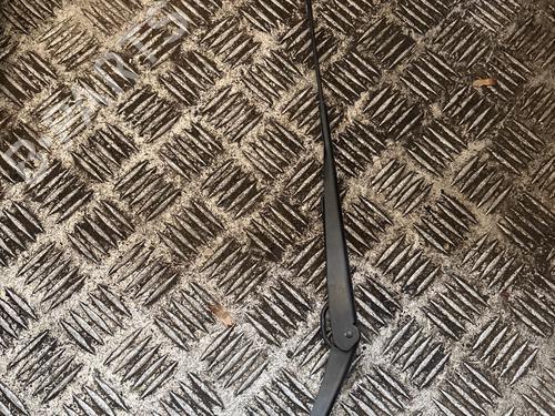 Used Front windshield wiper arm Front windshield wiper arm 36240415 36240415