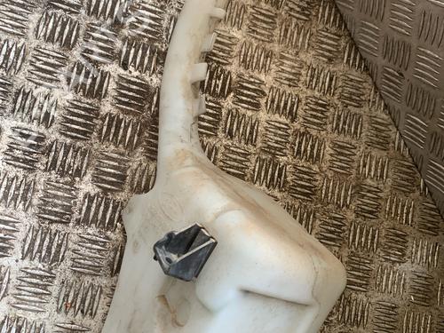 windscreen-washer-tank-ford-fusion-ju_-2002-2003-2004-2005-2006-2007-2008-2009-2010-2011-2012-34141113 main image