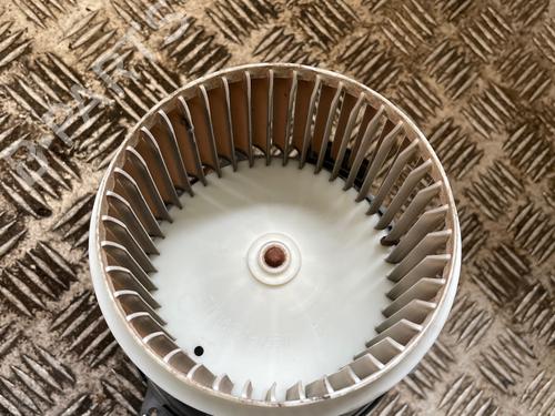 Used Heater blower motor Heater blower motor RENAULT CLIO V (B7_) 1.6 E-TECH 140 (B7MU) (140 hp) 27150321 27150321