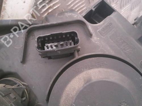 Left headlight RENAULT SCÉNIC III (JZ0/1_) 1.5 dCi | BP29043633C28 