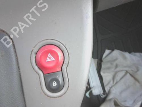 Advarselsbryter RENAULT KANGOO / GRAND KANGOO II (KW0/1_) 1.5 dCi 90 (KW05, KW08, KW0G, KW11) (90 hp) 31275381
