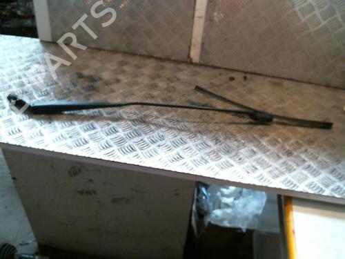 Used Front windshield wiper arm RENAULT TWINGO II (CN0_) 1.2 16V (CN04, CN0B) (75 hp) 25259144