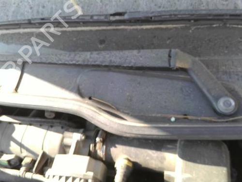 Used Front windshield wiper arm PEUGEOT 206 Hatchback (2A/C) 1.4 i (75 hp) 27172402