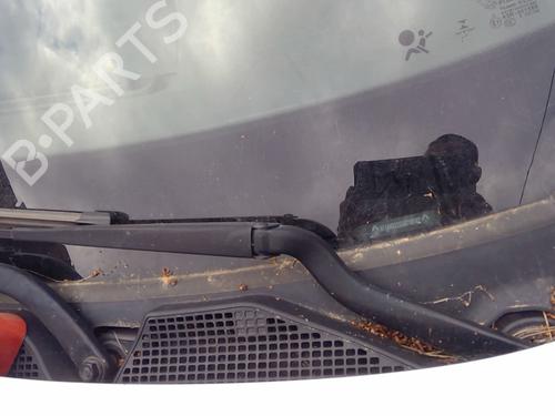 Used Front windshield wiper arm RENAULT TWINGO III (BCM_, BCA_) 0.9 TCe 90 (BCM9, BCM2) (90 hp) 26286904