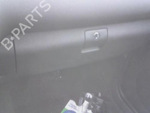 Guantera VW POLO (6N2) 1.4 16V (75 hp) 31070758