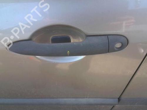 Used Front left exterior door handle RENAULT CLIO III (BR0/1, CR0/1) 1.2 16V Hi-Flex (BR1U, CR1U) (75 hp) 28840371