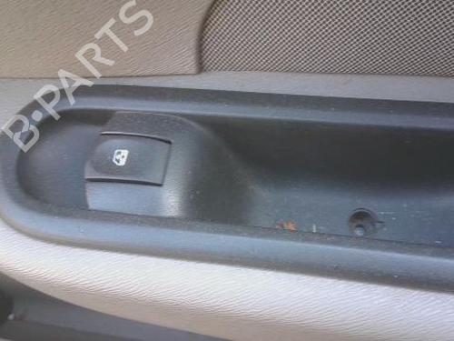 Used Right front window switch RENAULT TWINGO II (CN0_) 1.2 16V (CN04, CN0B) (75 hp) 32982278