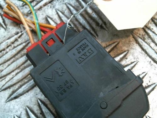 Used Left front window switch Left front window switch CITROËN XSARA (N1) 1.6 i (88 hp) 20989023 20989023