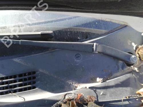 Used Front windshield wiper arm PEUGEOT PARTNER Box Body/MPV (5_, G_) 1.9 D (69 hp) 26947396